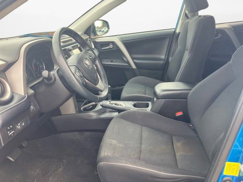 Used 2018 Toyota RAV4 XLE image 11