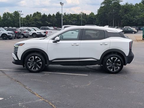 Used 2025 Nissan Kicks SV AWD/4WD image 5