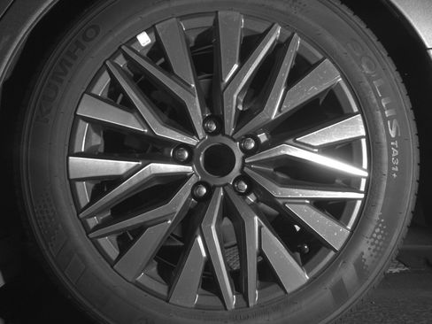 Used 2025 Nissan Altima 2.5 SV FWD image 14