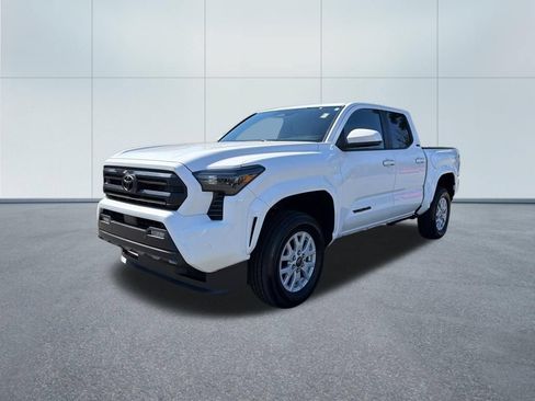 Used 2024 Toyota Tacoma SR5 AWD/4WD image 2