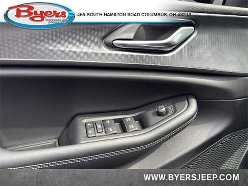 New 2025 Jeep Grand Cherokee Altitude image 13