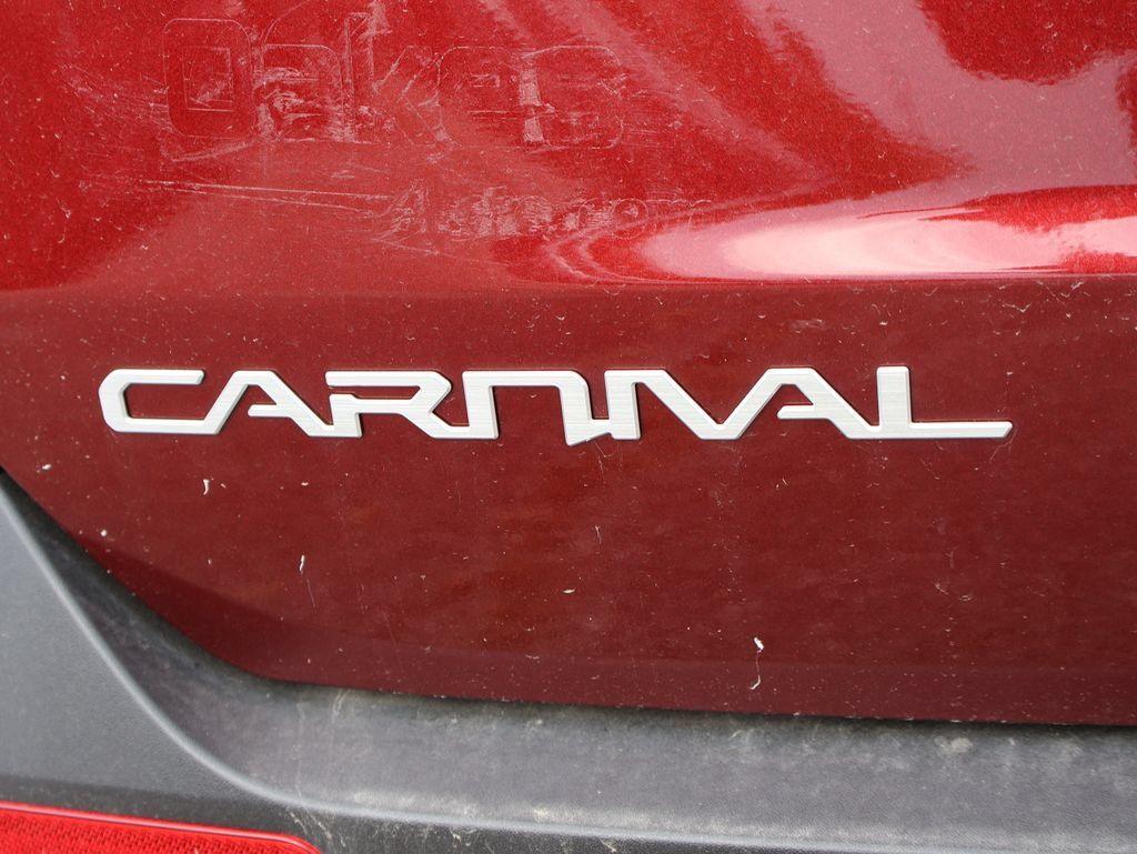 New 2025 Kia Carnival FWD image 17
