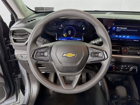 Used 2025 Chevrolet TrailBlazer LT AWD/4WD image 12