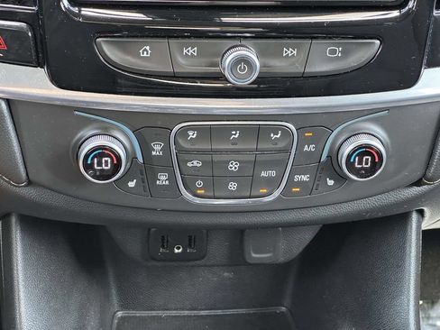 Used 2019 Chevrolet Traverse LT FWD image 17