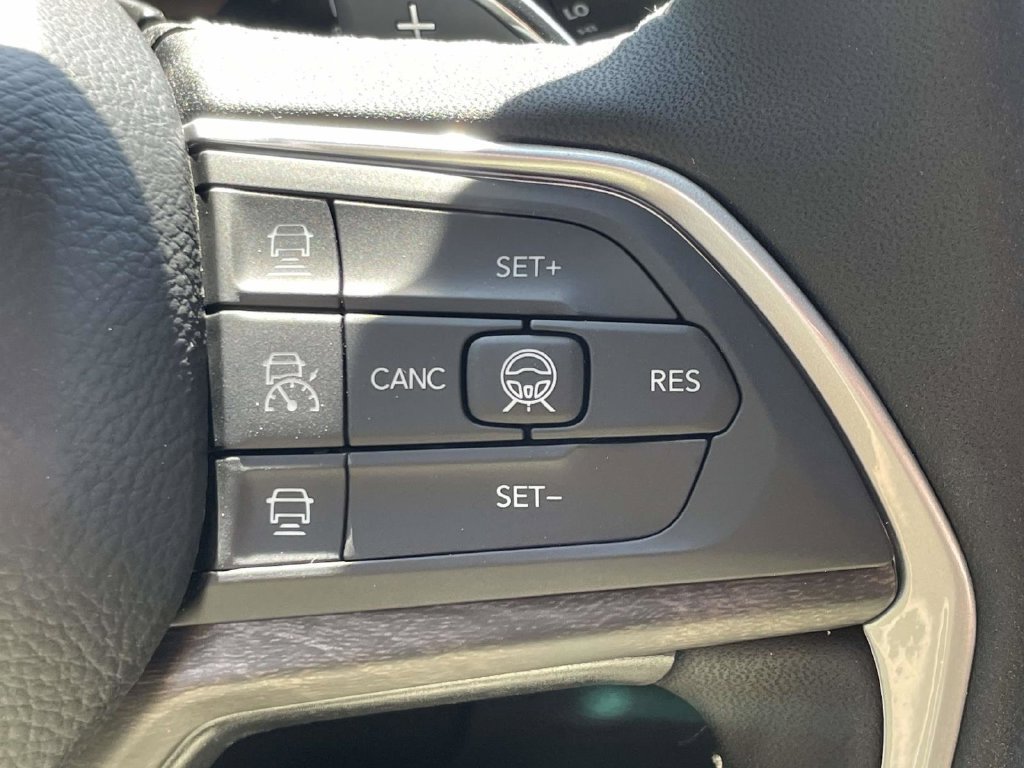 New 2027 Jeep Grand Cherokee Altitude AWD/4WD image 32