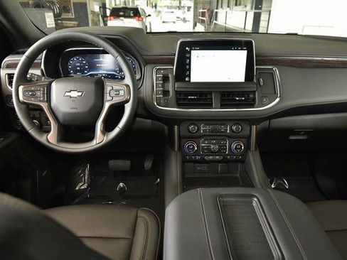 Used 2024 Chevrolet Suburban High Country AWD/4WD image 22