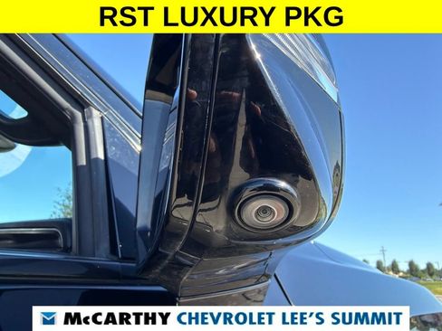 Used 2022 Chevrolet Suburban RST w/ Luxury Package AWD/4WD image 17