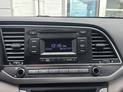 Used 2018 Hyundai Elantra SE FWD image 29