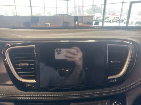 New 2025 Chrysler Pacifica Select FWD image 20