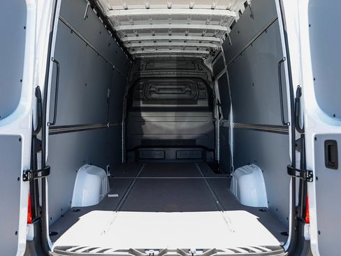 New 2026 Mercedes-Benz Sprinter 2500 image 23