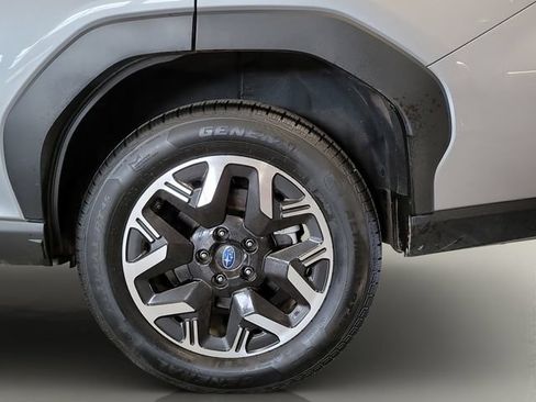 Used 2025 Subaru Forester Premium AWD/4WD image 37
