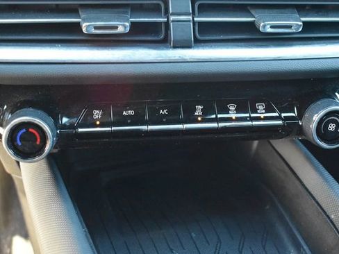 Certified 2024 Chevrolet Equinox EV LT image 30