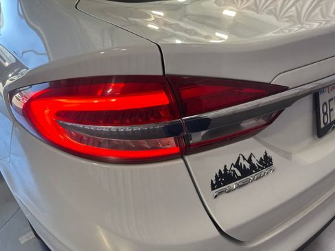 Used 2018 Ford Fusion SE FWD image 13