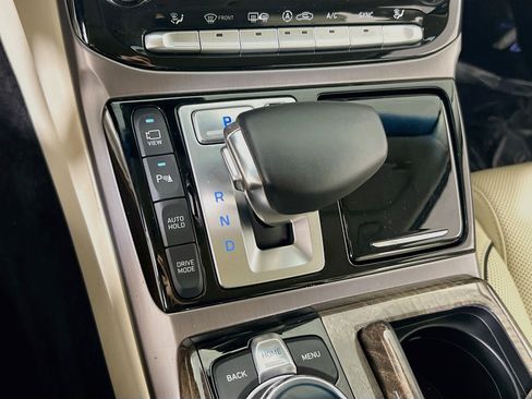 Used 2019 Genesis G90 3.3T Premium RWD image 17