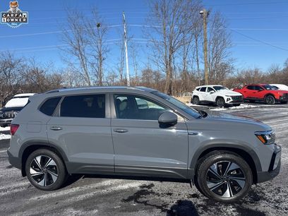 Used 2024 Volkswagen Taos SE w/ Taos Adventure Package