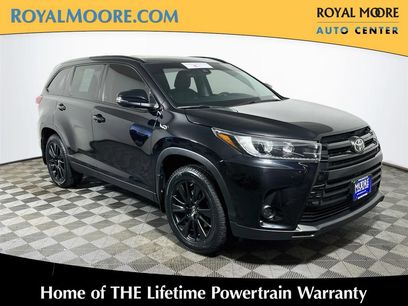 Certified 2019 Toyota Highlander SE w/ Nightshade Edition