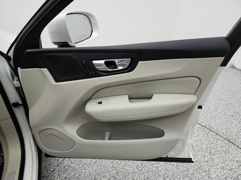 Used 2023 Volvo XC60 B5 Ultimate w/ Climate Package FWD image 21
