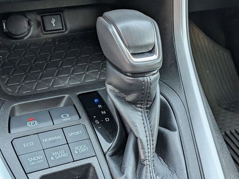 Used 2022 Toyota RAV4 XLE Premium AWD/4WD image 23