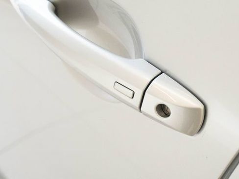 Used 2025 Nissan Rogue SV w/ SV Premium Package image 15