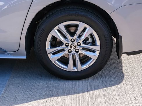 Certified 2024 Toyota Sienna XLE w/ XLE Plus Package FWD image 9