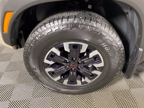 Used 2023 Nissan Frontier PRO-4X w/ Technology Package AWD/4WD image 12