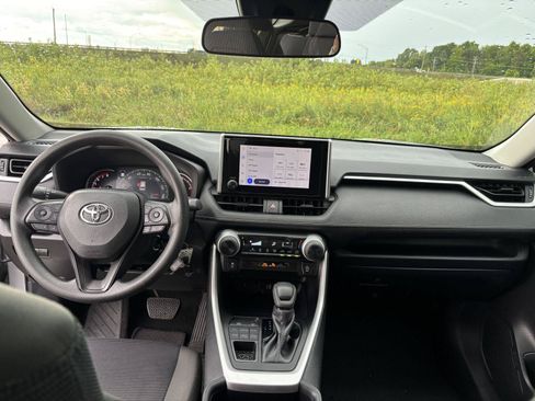 Used 2025 Toyota RAV4 LE AWD/4WD image 17