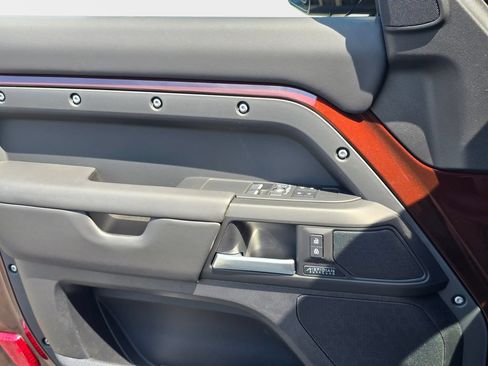 New 2026 Land Rover Defender 90 X-Dynamic SE AWD/4WD image 28