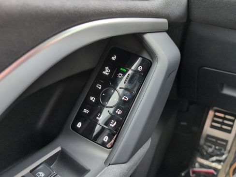 New 2025 Audi SQ5 Prestige image 14