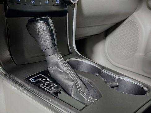 Used 2015 Toyota Camry LE image 24