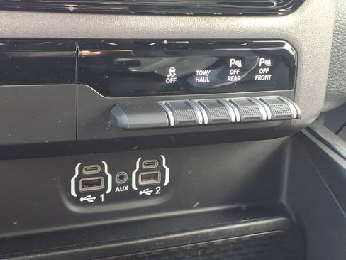 Used 2020 RAM 1500 Laramie w/ Sport Appearance Package AWD/4WD image 16