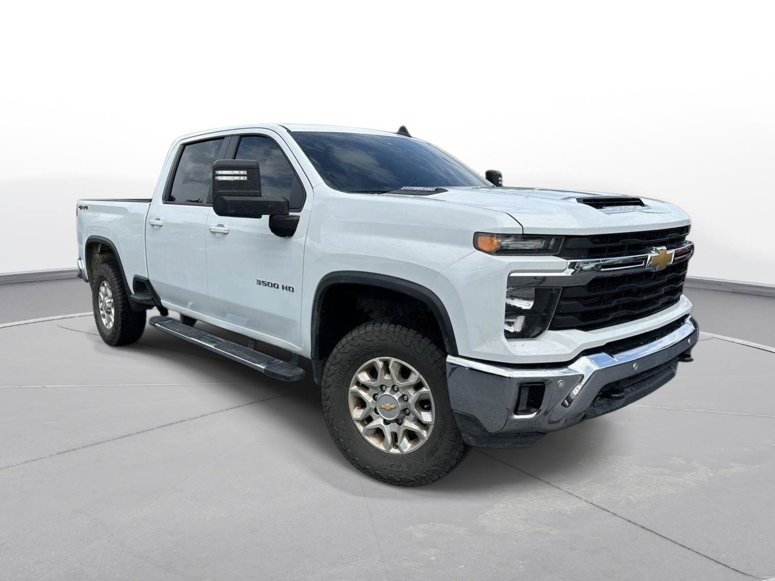 Used 2025 Chevrolet Silverado 3500 LT w/ Safety Package AWD/4WD image 4