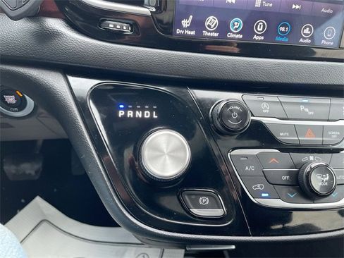 Used 2019 Chrysler Pacifica Touring-L image 15