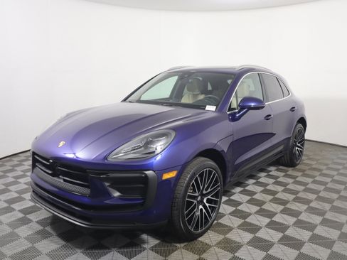 Certified 2025 Porsche Macan image 11