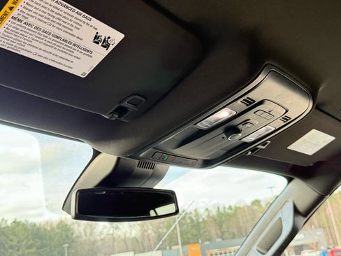 Used 2024 GMC Yukon SLT image 23