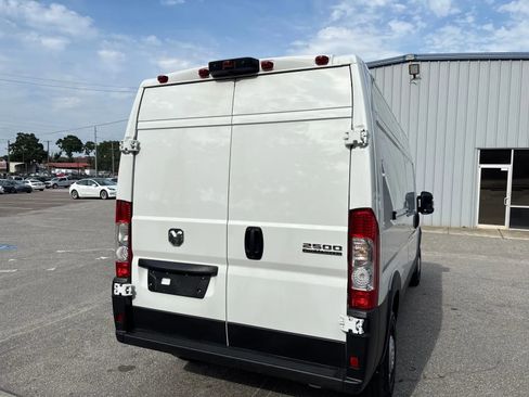 Used 2026 RAM ProMaster 2500 w/ Convenience Group FWD image 9