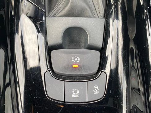 Used 2022 Toyota C-HR XLE image 38