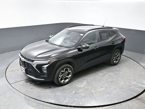 Used 2025 Chevrolet Trax LT image 43