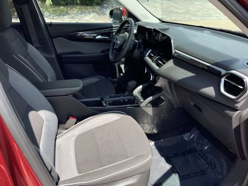 Used 2025 Chevrolet TrailBlazer LT AWD/4WD image 17