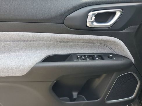 New 2025 Jeep Compass Sport image 21