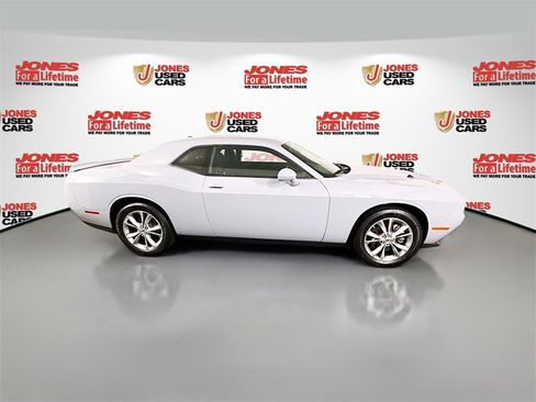 Used 2022 Dodge Challenger SXT w/ Cold Weather Group image 17