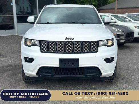 Used 2017 Jeep Grand Cherokee Altitude AWD/4WD image 2