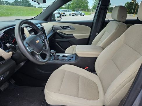 Used 2023 Chevrolet Traverse LS FWD image 9