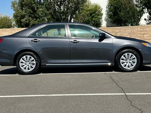 Used 2013 Toyota Camry LE FWD image 3