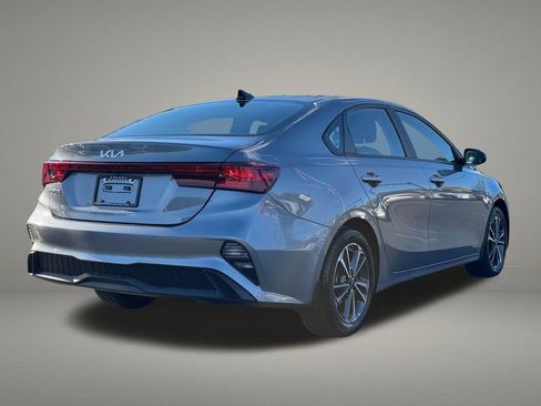 Used 2023 Kia Forte LXS w/ LXS Technology Package FWD image 5