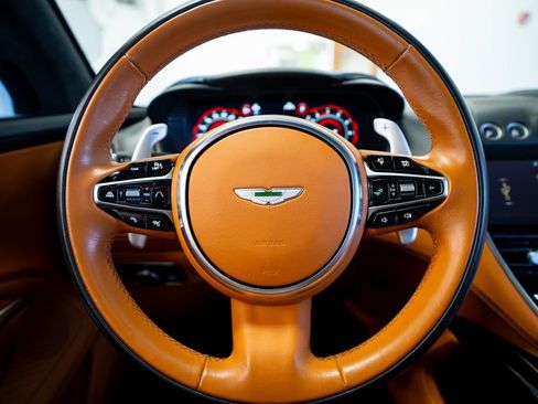 Used 2021 Aston Martin DBX AWD/4WD image 33