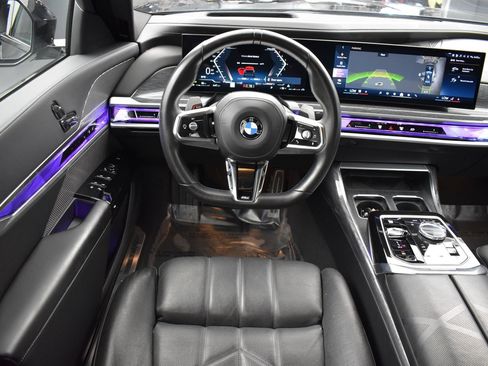 Used 2025 BMW 740i xDrive AWD/4WD image 17