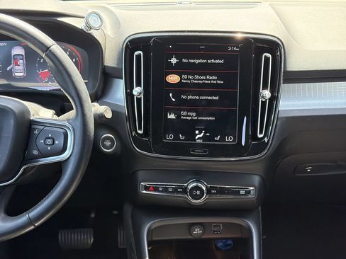 Used 2020 Volvo XC40 T5 Momentum AWD/4WD image 19