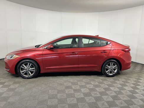 Used 2017 Hyundai Elantra SE FWD image 2