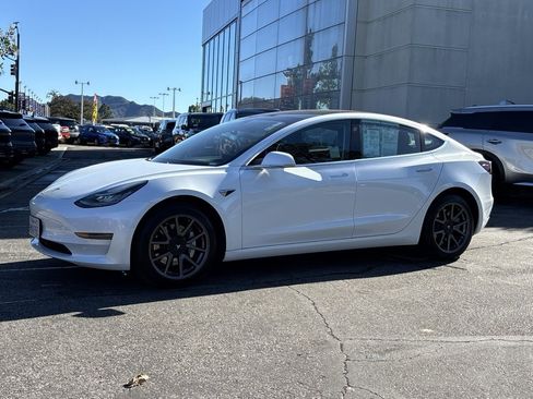Used 2019 Tesla Model 3 Mid Range image 10