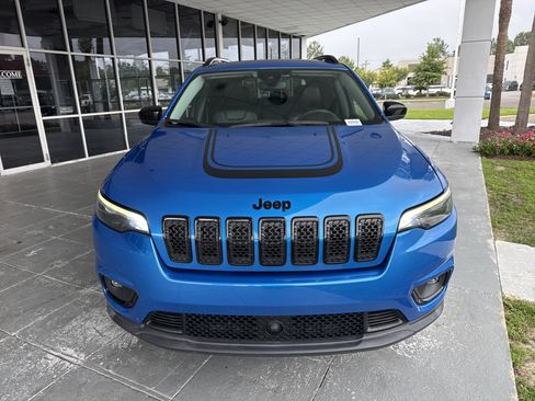 Used 2022 Jeep Cherokee Latitude w/ Sun & Sound Group AWD/4WD image 3